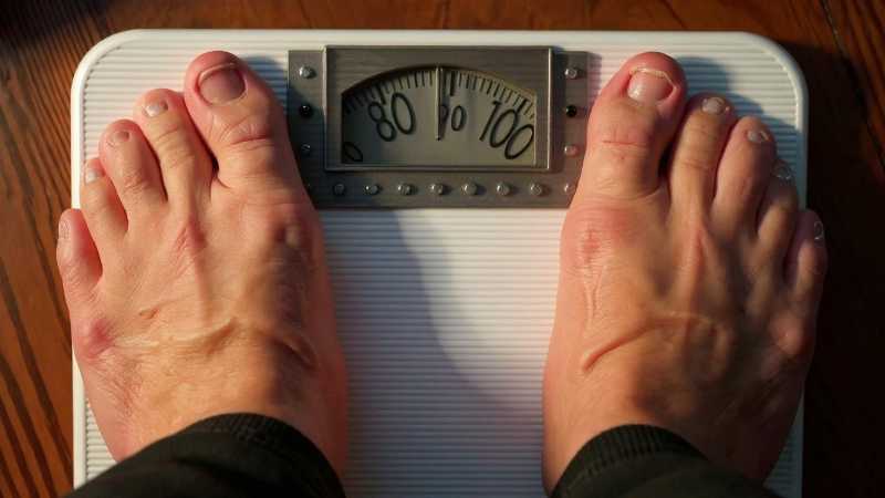 Übergewicht – ab welchem BMI sollte man abnehmen ?

Wir alle wissen, dass Übergewicht viele gesundheitliche Probleme mit sich bringen kann. Viele Krankheiten, wie z.B. Bluthochdruck, eine Fettleber, D - Digital concept art for illustrative purpose, tags: der body-mass-index (bmi) - Monok