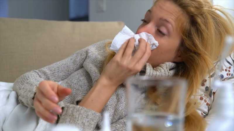 Influenza, RSV, Rhinoviren und Corona verbreiten sich im Augenblick rasant in Deutschland. Die Zahl er Erkrankungen steigt stetig, auch bei Kleinkindern. Wir erklären euch im Video, wie ihr diese Viren anhand der Symptome unterscheiden könnt.

☀ ☀ ☀ ☀ ☀ ☀ ☀
 
Wir würden uns sehr freuen, wenn du uns einen Daumen nach oben hinterlässt!

Abonniere gerne unseren Kanal, aktiviere die Glocke und verpasse so keine neuen Clips rund um die Themen Wetter und Klima von uns!
 
☀ ☀ ☀ ☀ ☀ ☀ ☀
 
Du findest uns auch auf:
 
Facebook: http://www.facebook.com/wettercom
Twitter: http://twitter.com/wettercom
Instagram: https://www.instagram.com/wettercom/?...
TikTok: https://www.tiktok.com/@wettercom?lang=en

☀ ☀ ☀ ☀ ☀ ☀ ☀

Höre auch in unseren wetter.com Podcast rein, hier auf YouTube oder auf:
Spotify: https://open.spotify.com/show/45zSsTaMjC59xMwyfzgXwd
Apple Podcasts: https://podcasts.apple.com/us/podcast/wetter-com-podcast/id1555844452
Deezer: https://www.deezer.com/de/show/2350222

☀ ☀ ☀ ☀ ☀ ☀ ☀

Hie, tags: atemwegsinfektionen - youtube